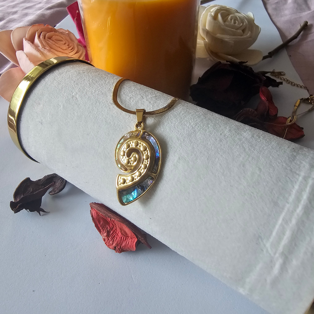 Conch Shell Charm Necklace Secondary image